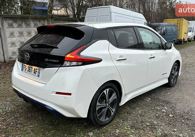 Белый Ниссан Лиф, объемом двигателя 0 л и пробегом 61 тыс. км за 13700 $, фото 4 на Automoto.ua