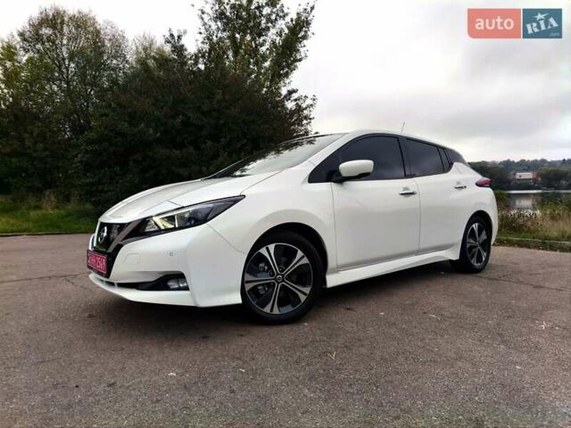 Белый Ниссан Лиф, объемом двигателя 0 л и пробегом 72 тыс. км за 13750 $, фото 47 на Automoto.ua