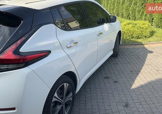 Белый Ниссан Лиф, объемом двигателя 0 л и пробегом 55 тыс. км за 17500 $, фото 32 на Automoto.ua