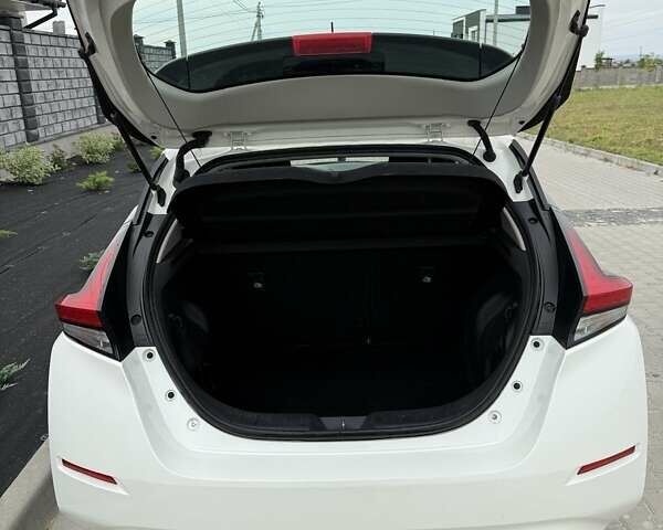 Белый Ниссан Лиф, объемом двигателя 0 л и пробегом 68 тыс. км за 12700 $, фото 2 на Automoto.ua