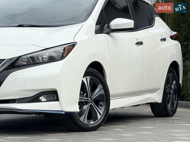 Белый Ниссан Лиф, объемом двигателя 0 л и пробегом 100 тыс. км за 15450 $, фото 9 на Automoto.ua