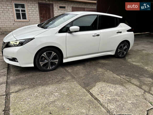 Белый Ниссан Лиф, объемом двигателя 0 л и пробегом 68 тыс. км за 14230 $, фото 8 на Automoto.ua