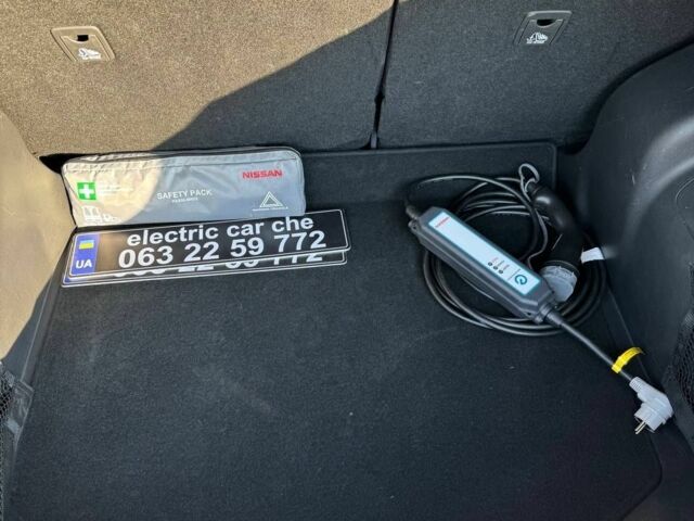 Белый Ниссан Лиф, объемом двигателя 0 л и пробегом 42 тыс. км за 13520 $, фото 9 на Automoto.ua