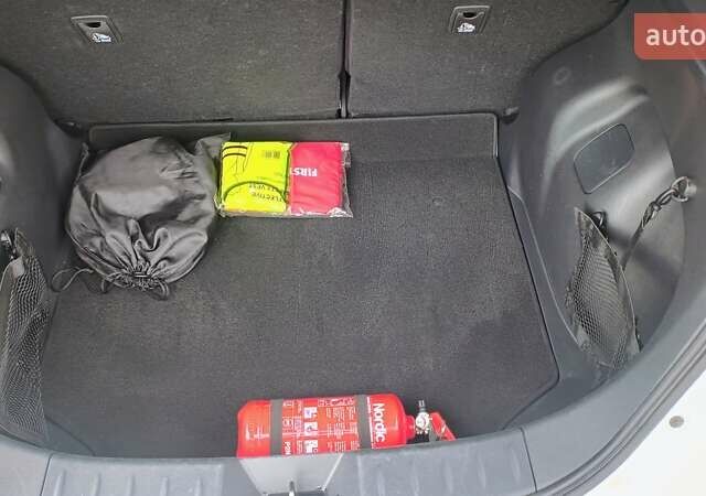 Белый Ниссан Лиф, объемом двигателя 0 л и пробегом 120 тыс. км за 11800 $, фото 16 на Automoto.ua