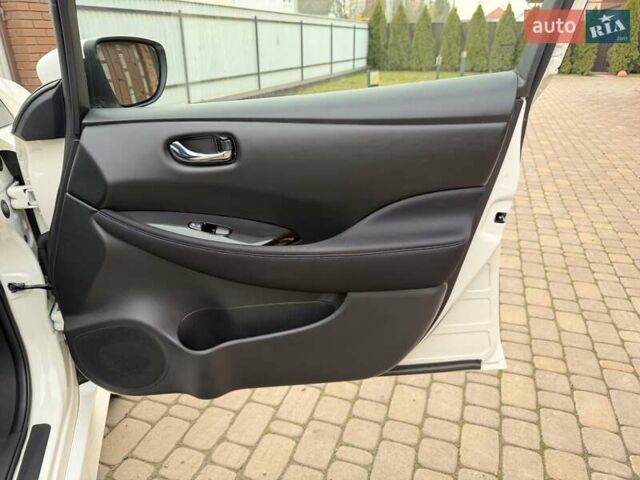 Белый Ниссан Лиф, объемом двигателя 0 л и пробегом 127 тыс. км за 14999 $, фото 57 на Automoto.ua