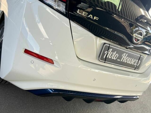 Белый Ниссан Лиф, объемом двигателя 0 л и пробегом 110 тыс. км за 13400 $, фото 4 на Automoto.ua