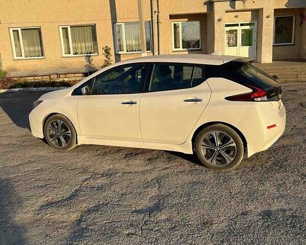 Білий Ніссан Ліф, об'ємом двигуна 0 л та пробігом 14 тис. км за 14999 $, фото 3 на Automoto.ua