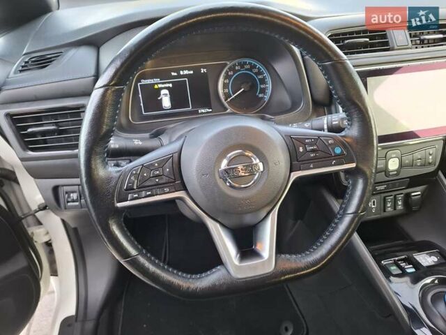 Белый Ниссан Лиф, объемом двигателя 0 л и пробегом 39 тыс. км за 14900 $, фото 11 на Automoto.ua