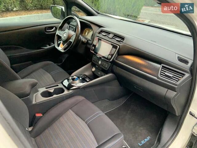 Белый Ниссан Лиф, объемом двигателя 0 л и пробегом 90 тыс. км за 13900 $, фото 11 на Automoto.ua