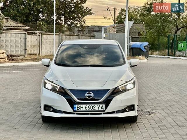 Белый Ниссан Лиф, объемом двигателя 0 л и пробегом 98 тыс. км за 13500 $, фото 1 на Automoto.ua