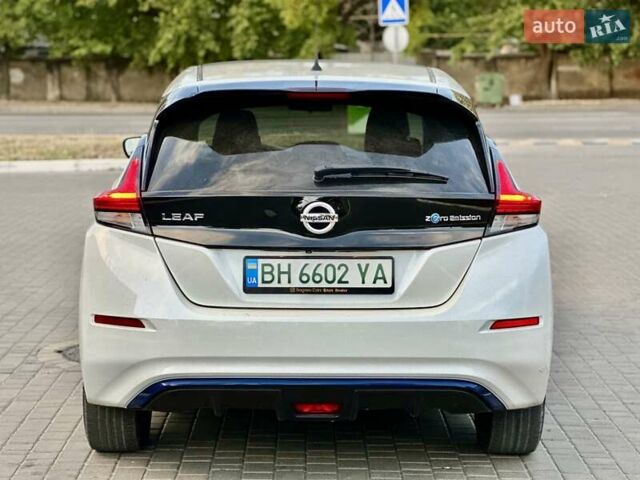 Белый Ниссан Лиф, объемом двигателя 0 л и пробегом 98 тыс. км за 13500 $, фото 6 на Automoto.ua