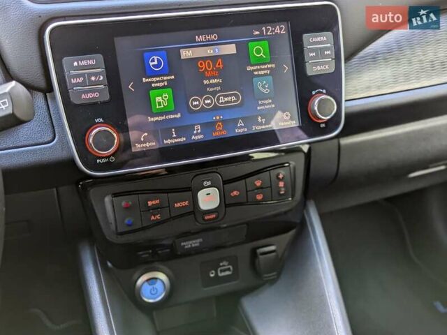 Белый Ниссан Лиф, объемом двигателя 0 л и пробегом 77 тыс. км за 12999 $, фото 9 на Automoto.ua