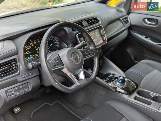 Белый Ниссан Лиф, объемом двигателя 0 л и пробегом 77 тыс. км за 12999 $, фото 15 на Automoto.ua