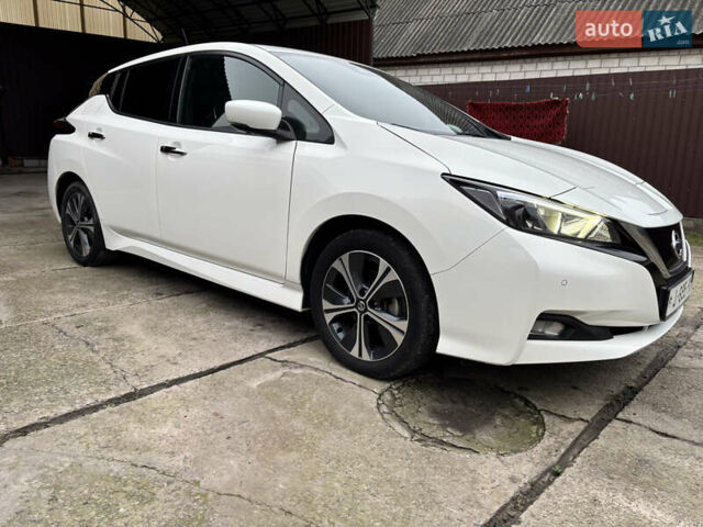 Белый Ниссан Лиф, объемом двигателя 0 л и пробегом 68 тыс. км за 14230 $, фото 6 на Automoto.ua