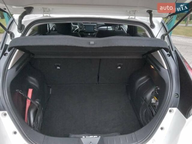 Білий Ніссан Ліф, об'ємом двигуна 0 л та пробігом 83 тис. км за 16990 $, фото 12 на Automoto.ua