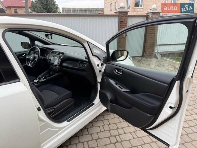 Белый Ниссан Лиф, объемом двигателя 0 л и пробегом 127 тыс. км за 14999 $, фото 56 на Automoto.ua