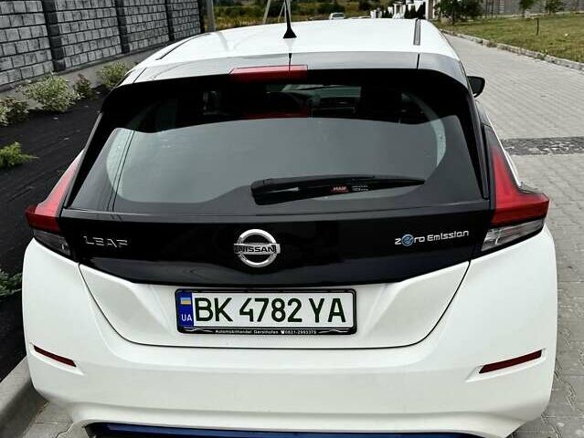 Белый Ниссан Лиф, объемом двигателя 0 л и пробегом 68 тыс. км за 12700 $, фото 4 на Automoto.ua