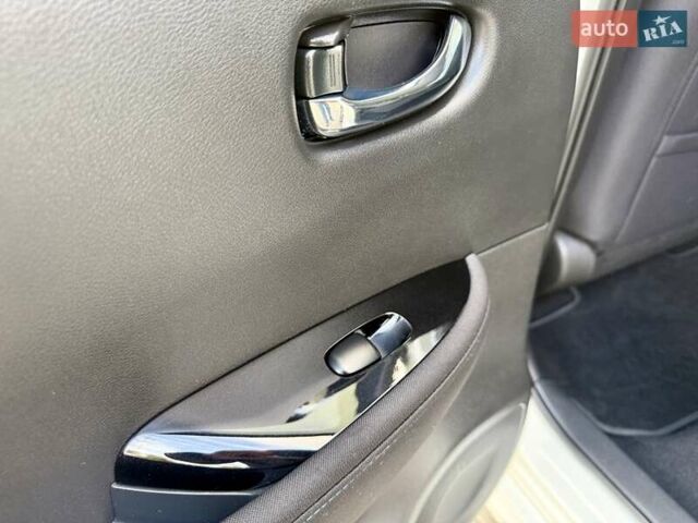 Білий Ніссан Ліф, об'ємом двигуна 0 л та пробігом 98 тис. км за 15450 $, фото 84 на Automoto.ua