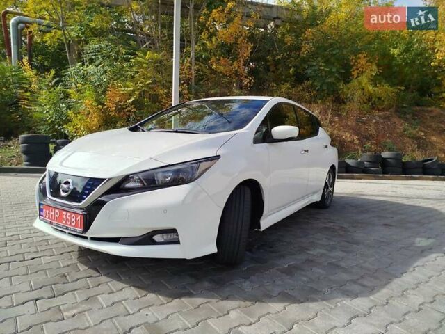 Белый Ниссан Лиф, объемом двигателя 0 л и пробегом 70 тыс. км за 14300 $, фото 1 на Automoto.ua