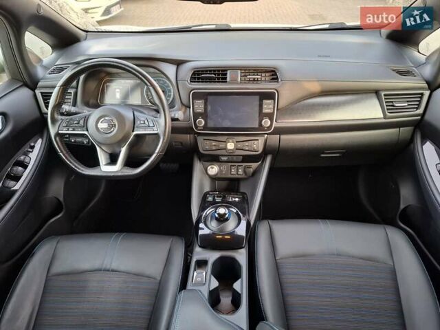 Белый Ниссан Лиф, объемом двигателя 0 л и пробегом 39 тыс. км за 14900 $, фото 10 на Automoto.ua