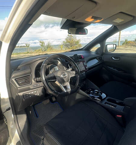 Білий Ніссан Ліф, об'ємом двигуна 0 л та пробігом 62 тис. км за 16000 $, фото 9 на Automoto.ua