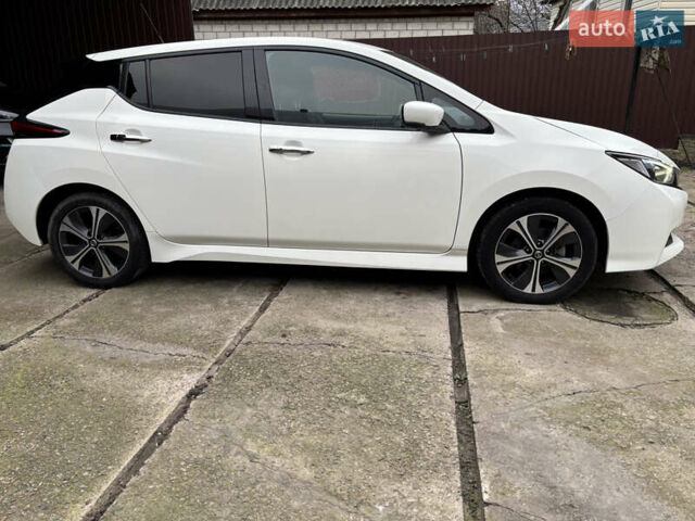 Белый Ниссан Лиф, объемом двигателя 0 л и пробегом 68 тыс. км за 14230 $, фото 7 на Automoto.ua