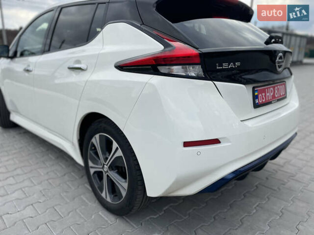 Белый Ниссан Лиф, объемом двигателя 0 л и пробегом 68 тыс. км за 16500 $, фото 14 на Automoto.ua