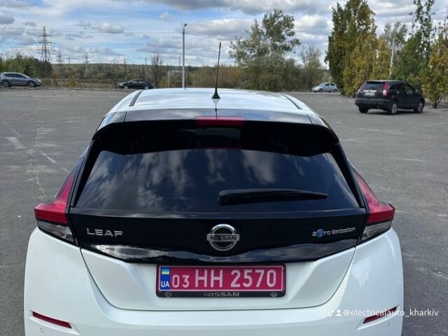 Белый Ниссан Лиф, объемом двигателя 0 л и пробегом 80 тыс. км за 14300 $, фото 4 на Automoto.ua