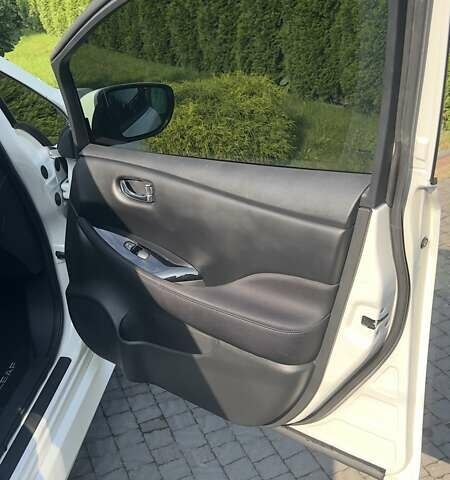 Белый Ниссан Лиф, объемом двигателя 0 л и пробегом 55 тыс. км за 17500 $, фото 41 на Automoto.ua