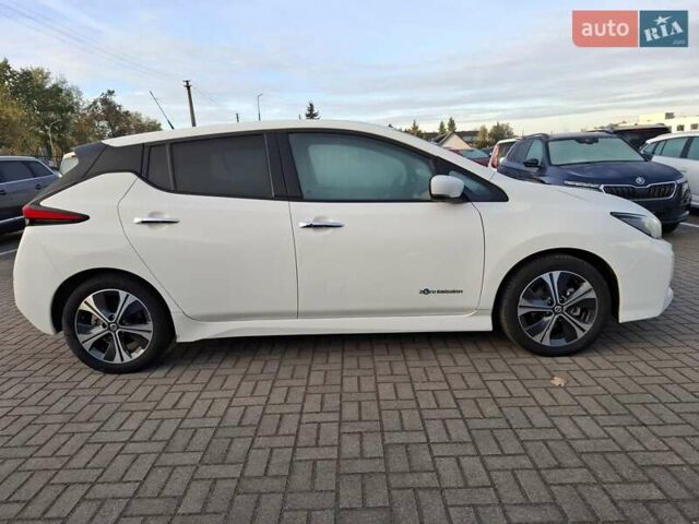 Белый Ниссан Лиф, объемом двигателя 0 л и пробегом 39 тыс. км за 14900 $, фото 5 на Automoto.ua