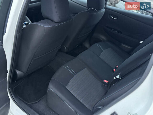 Білий Ніссан Ліф, об'ємом двигуна 0 л та пробігом 54 тис. км за 13800 $, фото 16 на Automoto.ua