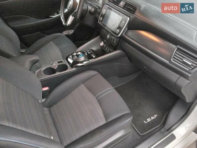 Білий Ніссан Ліф, об'ємом двигуна 0 л та пробігом 81 тис. км за 16990 $, фото 36 на Automoto.ua