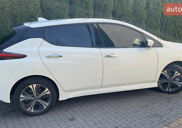 Белый Ниссан Лиф, объемом двигателя 0 л и пробегом 55 тыс. км за 17500 $, фото 4 на Automoto.ua