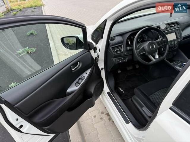 Белый Ниссан Лиф, объемом двигателя 0 л и пробегом 68 тыс. км за 12700 $, фото 10 на Automoto.ua