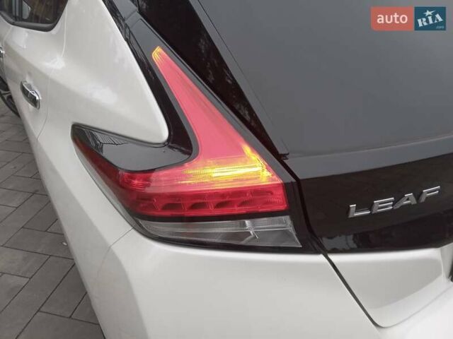 Білий Ніссан Ліф, об'ємом двигуна 0 л та пробігом 81 тис. км за 16990 $, фото 60 на Automoto.ua