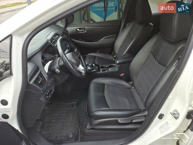 Белый Ниссан Лиф, объемом двигателя 0 л и пробегом 57 тыс. км за 16700 $, фото 10 на Automoto.ua