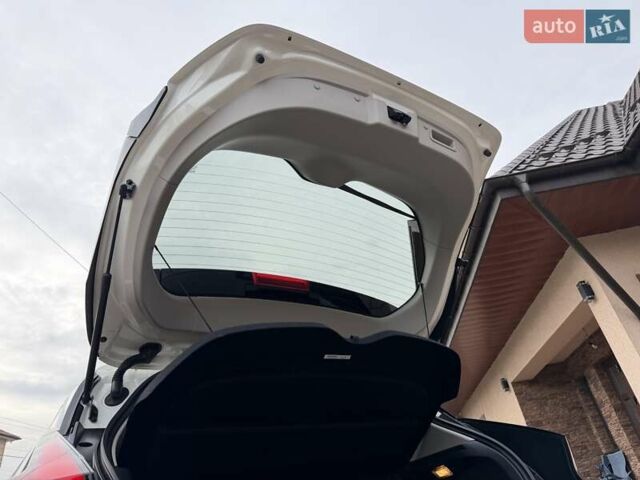 Белый Ниссан Лиф, объемом двигателя 0 л и пробегом 127 тыс. км за 14999 $, фото 63 на Automoto.ua