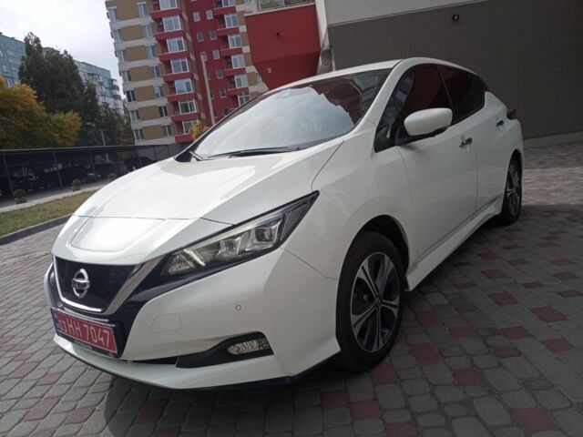 Белый Ниссан Лиф, объемом двигателя 0 л и пробегом 115 тыс. км за 14900 $, фото 2 на Automoto.ua