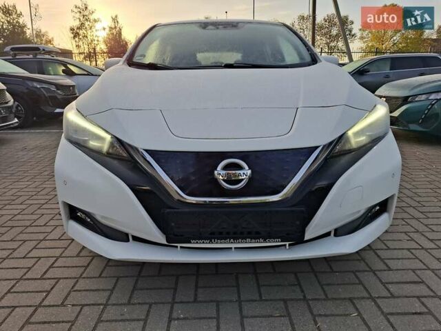 Белый Ниссан Лиф, объемом двигателя 0 л и пробегом 39 тыс. км за 14900 $, фото 7 на Automoto.ua