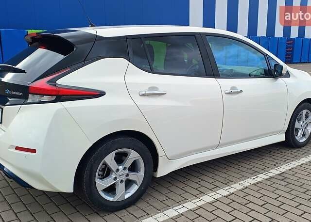 Белый Ниссан Лиф, объемом двигателя 0 л и пробегом 120 тыс. км за 11800 $, фото 4 на Automoto.ua