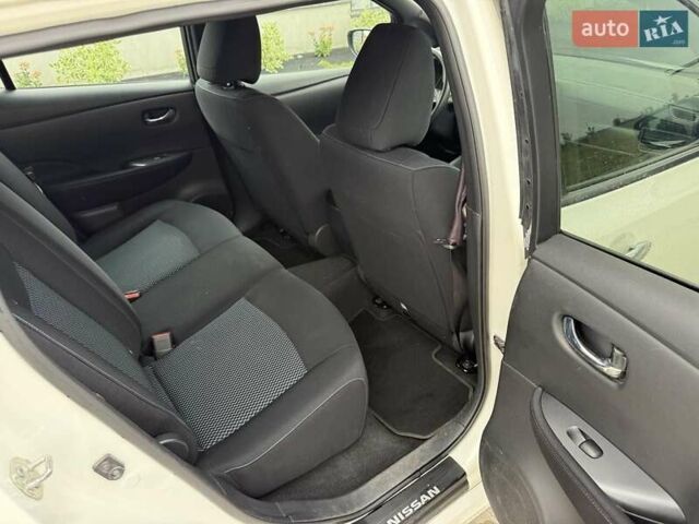 Белый Ниссан Лиф, объемом двигателя 0 л и пробегом 68 тыс. км за 12700 $, фото 13 на Automoto.ua