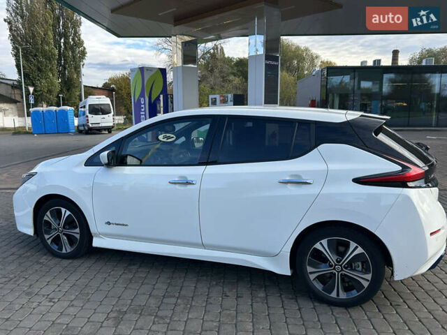 Белый Ниссан Лиф, объемом двигателя 0 л и пробегом 41 тыс. км за 15300 $, фото 3 на Automoto.ua