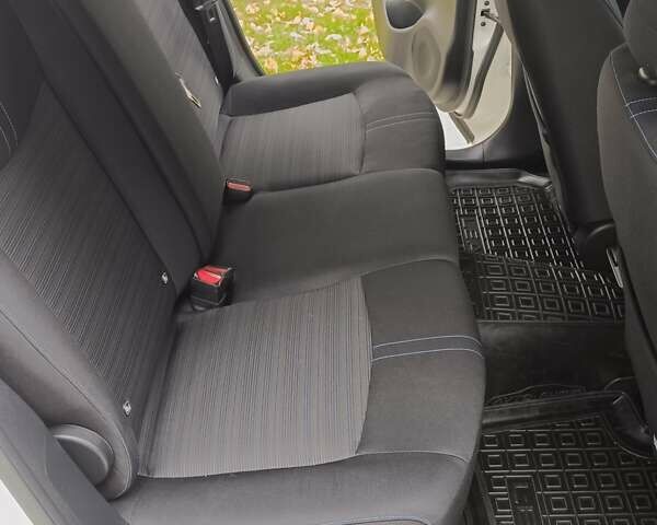 Белый Ниссан Лиф, объемом двигателя 0 л и пробегом 76 тыс. км за 13800 $, фото 27 на Automoto.ua