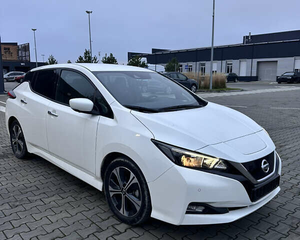 Белый Ниссан Лиф, объемом двигателя 0 л и пробегом 22 тыс. км за 14500 $, фото 7 на Automoto.ua