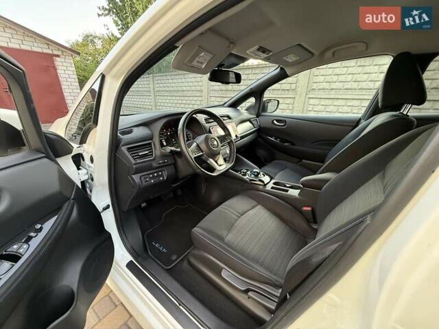 Белый Ниссан Лиф, объемом двигателя 0 л и пробегом 17 тыс. км за 17999 $, фото 10 на Automoto.ua