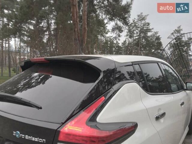 Білий Ніссан Ліф, об'ємом двигуна 0 л та пробігом 81 тис. км за 16990 $, фото 61 на Automoto.ua