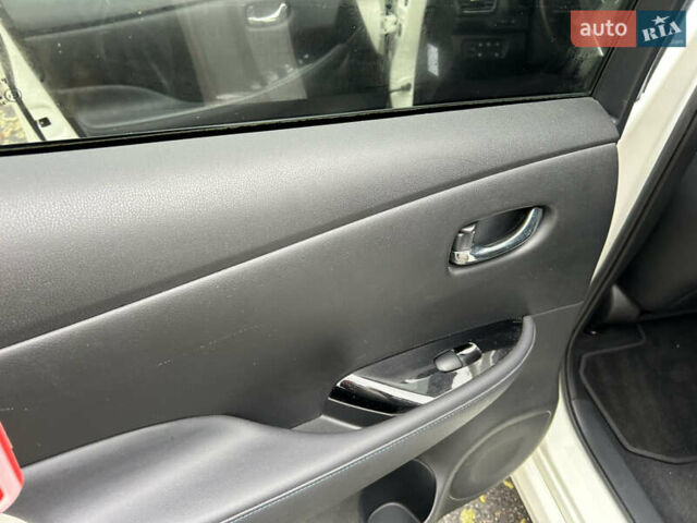 Белый Ниссан Лиф, объемом двигателя 0 л и пробегом 41 тыс. км за 15300 $, фото 15 на Automoto.ua