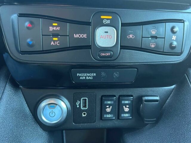 Білий Ніссан Ліф, об'ємом двигуна 0 л та пробігом 68 тис. км за 9000 $, фото 9 на Automoto.ua