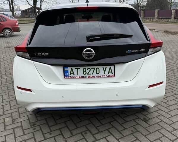 Белый Ниссан Лиф, объемом двигателя 0 л и пробегом 91 тыс. км за 12500 $, фото 11 на Automoto.ua