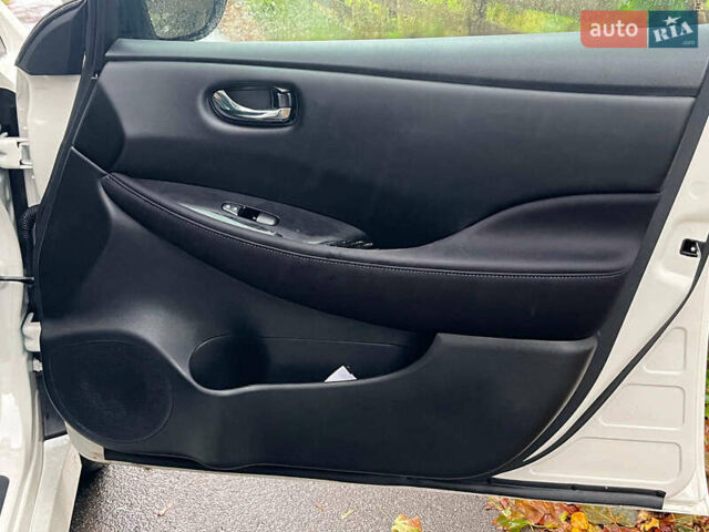 Белый Ниссан Лиф, объемом двигателя 0 л и пробегом 21 тыс. км за 14740 $, фото 26 на Automoto.ua